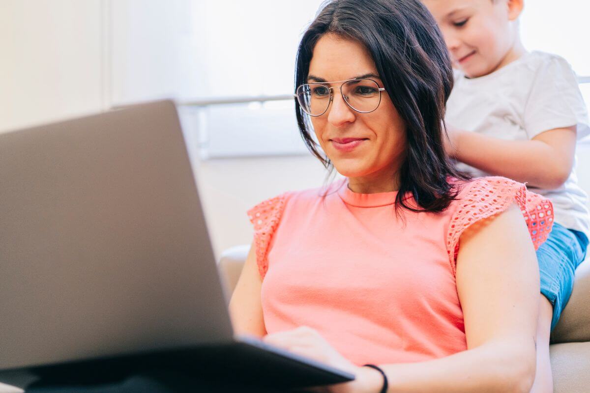 trabajos desde casa para madres y padres con horario flexible