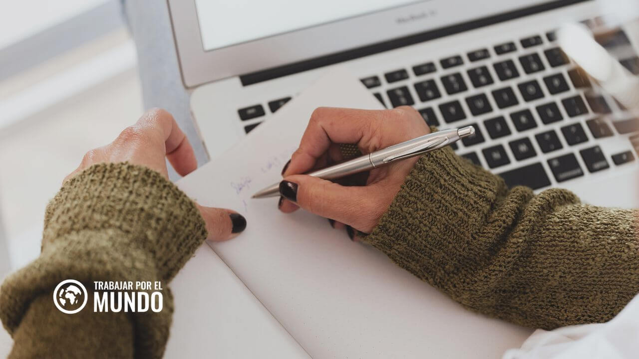 ChatGPT es una herramienta bastante potente que puede ayudar a las personas en su trabajo, mejorar la productividad e incluso abrir nuevas vías profesionales