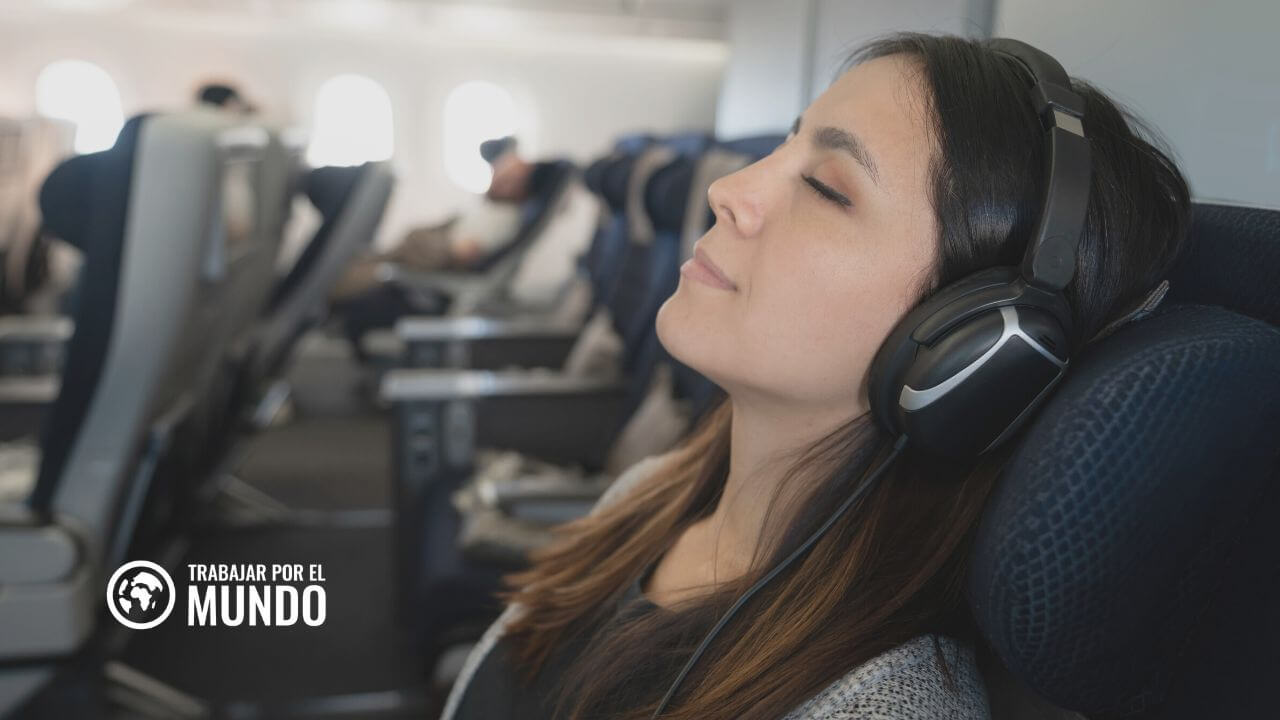 cómo dormir en un avión