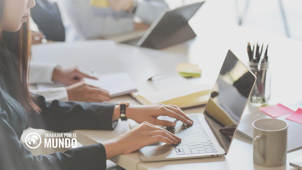 Cómo Crear un Currículum de Éxito