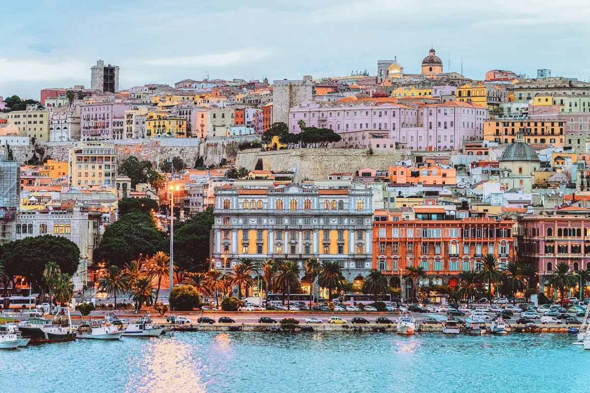 trabajar verano cerdeña delphinia