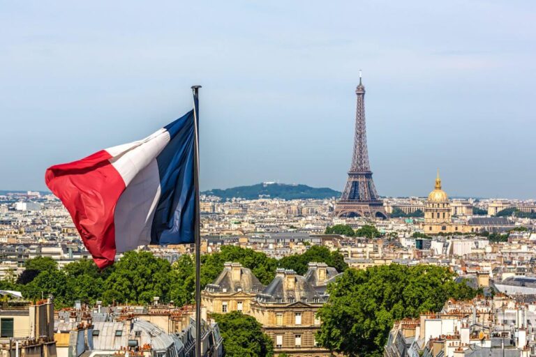La Embajada de Francia ofrece becas de hasta 10.000 € para estudiar allí el próximo curso