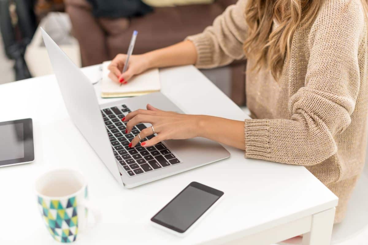 Prompt de ChatGPT para redactar un email de autocandidatura profesional