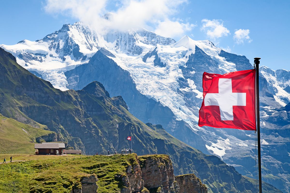 cuanto dinero necesitas para mudarte a Suiza