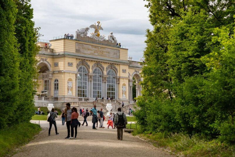 viena busca personal para trabajar