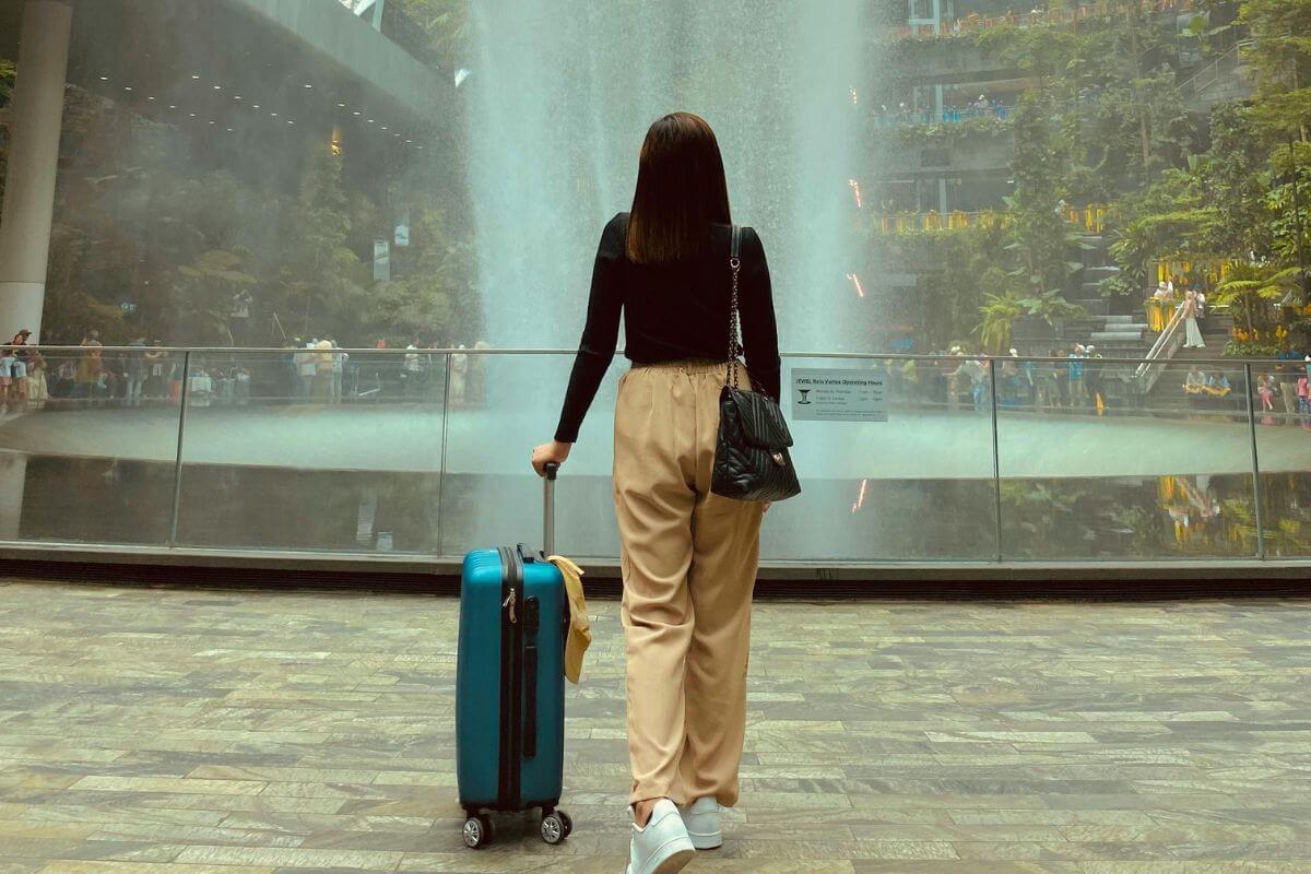 se puede viajar estando de baja