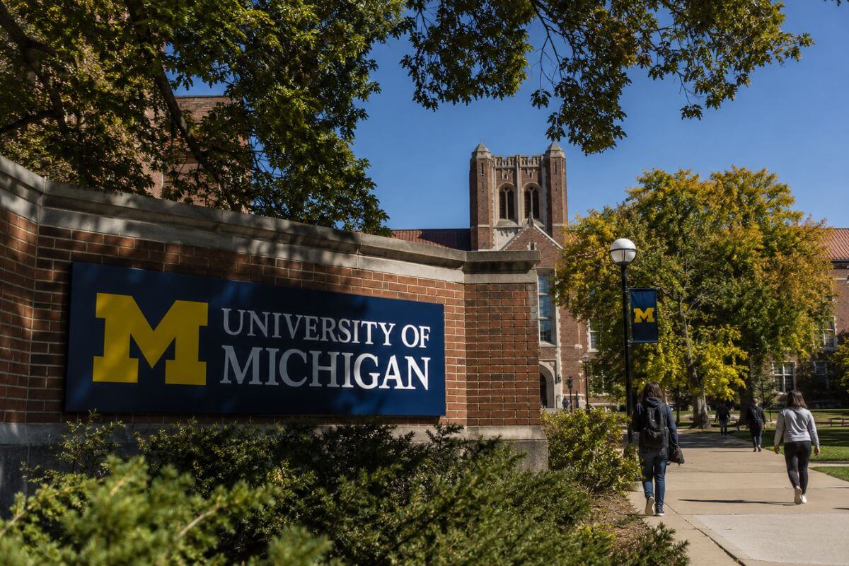 La Universidad de Michigan ofrece cursos GRATIS 🔥 💻 Ciencia de la Computación 🤖 Inteligencia Artificial 🐍 Python ☁️ Computación en la Nube 🔐 Ciberseguridad 📊 Ciencia de Datos 🗄️ SQL y Bases de Datos Aquí hay 7 cursos GRATIS para volverte experto en 2026: Cursos universidad de Michigan