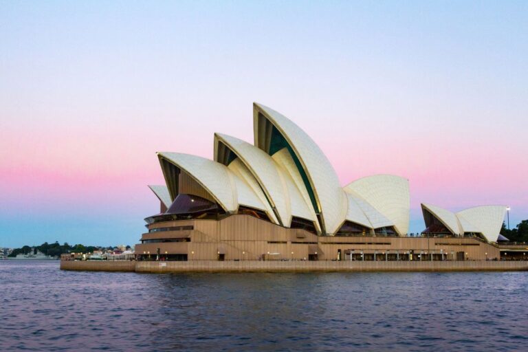 Australia suspende la Working Holiday para España y otros 23 países