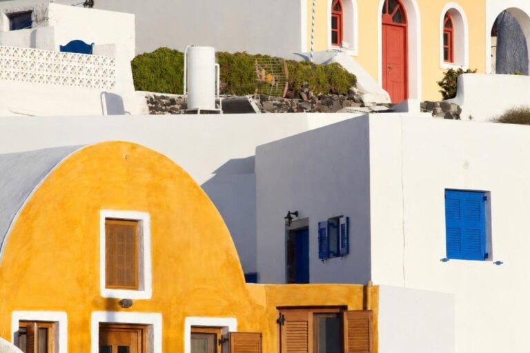 Buscan voluntarios para vivir en Santorini: alojamiento a cambio de 24 horas semanales